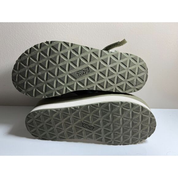 Teva Flatform Universal Sport sandal. Size 8 (W). - Picture 7 of 8